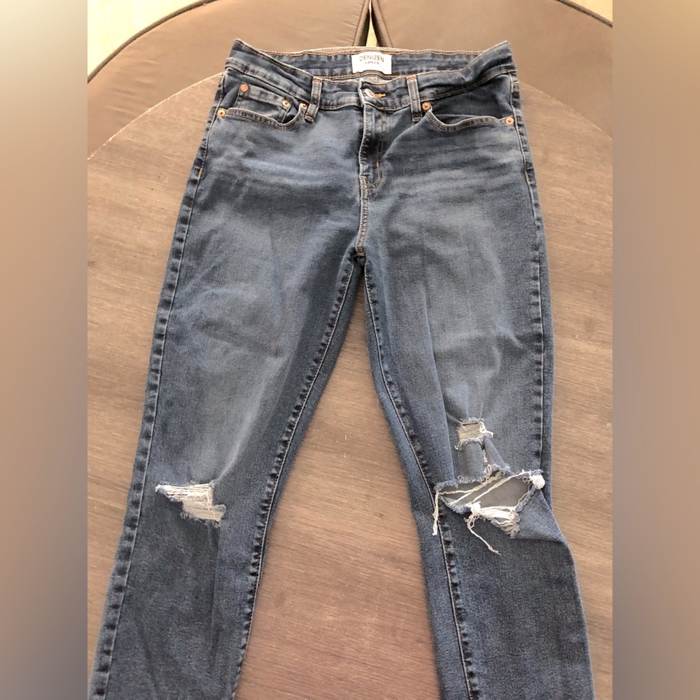 Mid rise Levi jeans